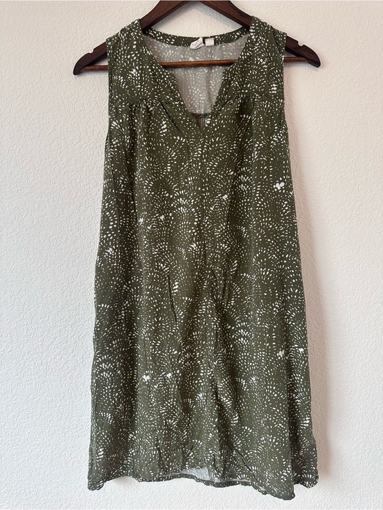 GAP Dresses & Skirts - GAP Olive Green Sleeveless Midi Dress with White Abstract Print